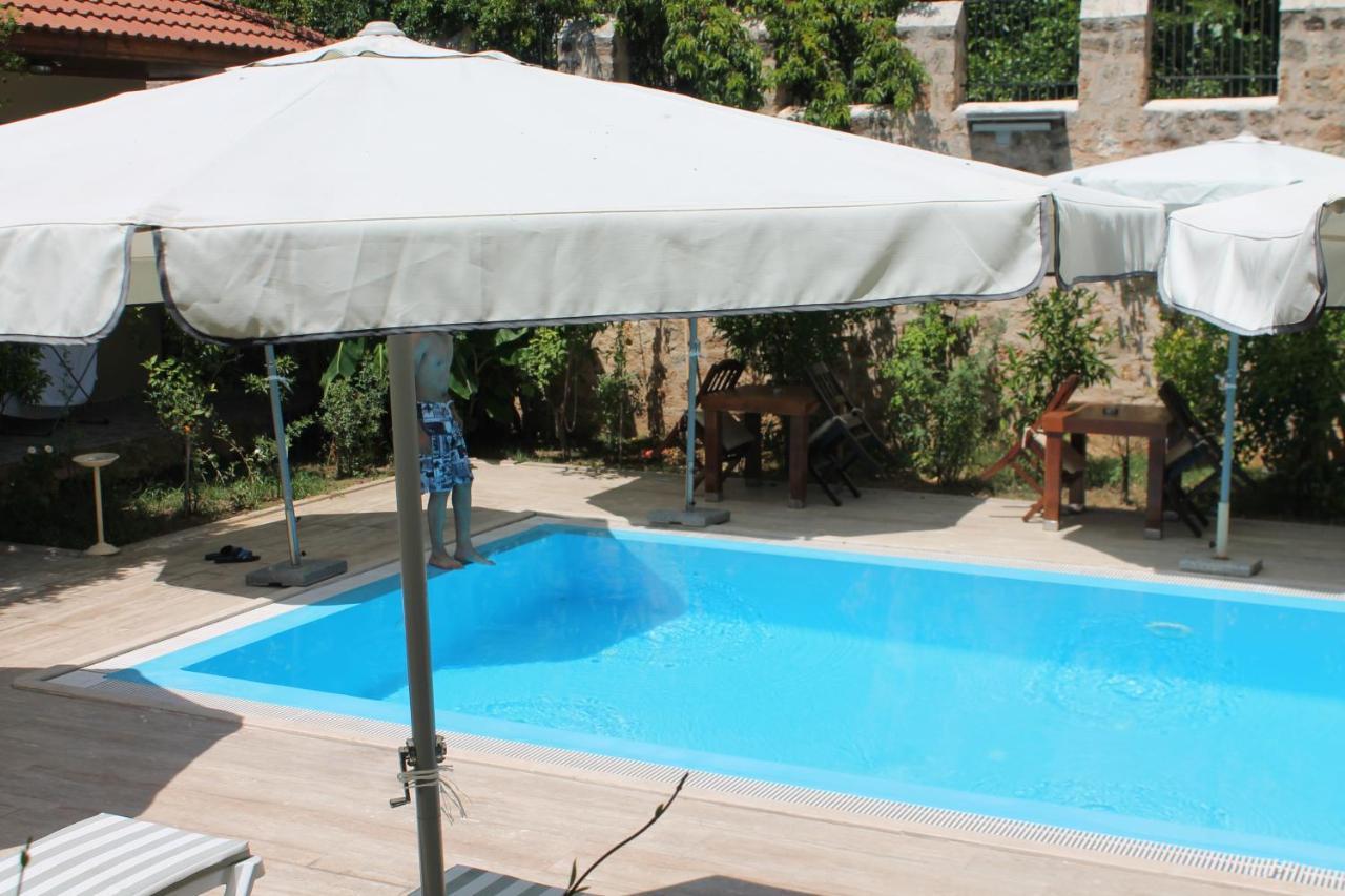 Hadrian Gate Готель 3*